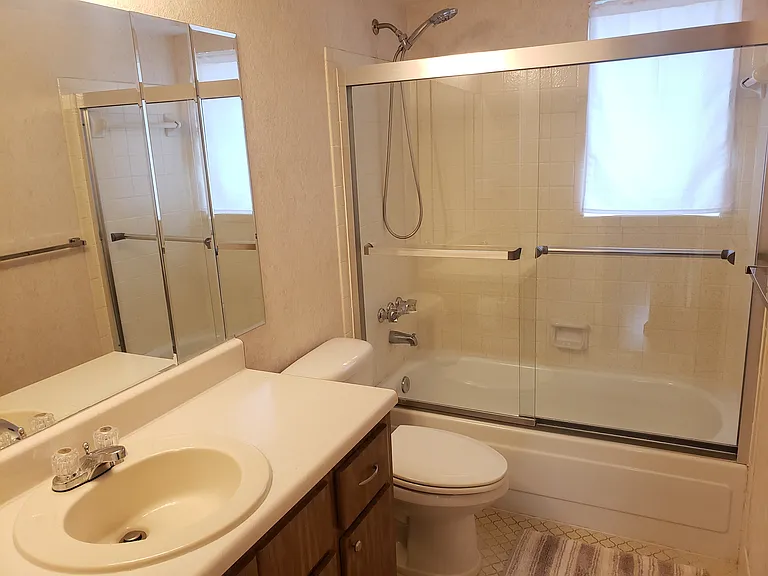 417 NW 39th Rd #B — Photo 8
