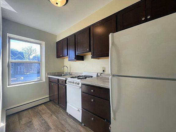 5th image of 427 4th St SE APT 201