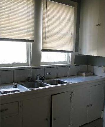3rd image of 824 North Blvd