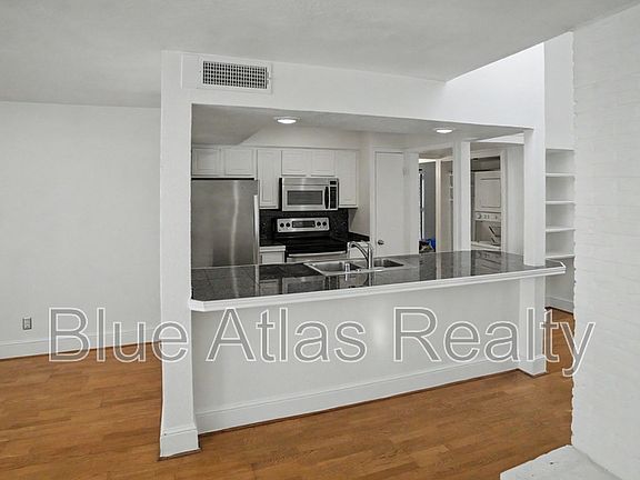 5th image of 5938 Sandhurst Ln APT 205