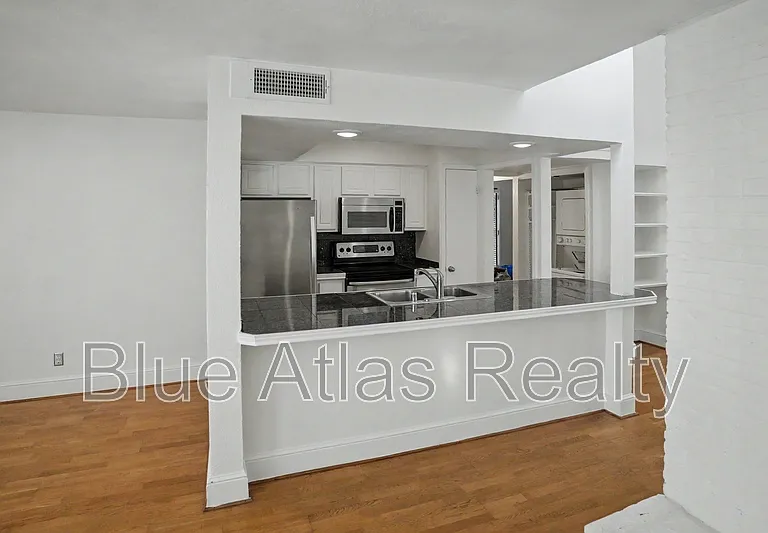 5938 Sandhurst Ln #205 — Photo 5