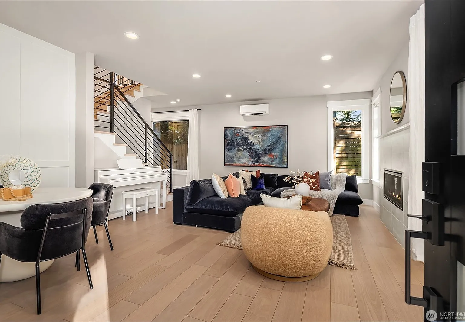 3 bed, 2.5 bath, 1793 sqft, $4,500 — Photo 2