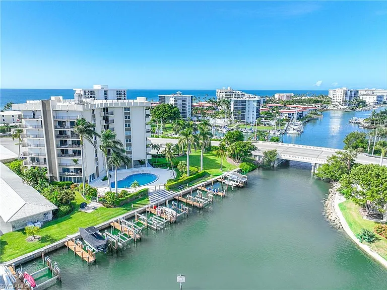 2100 Gulf Shore Blvd N #212 — Photo 31
