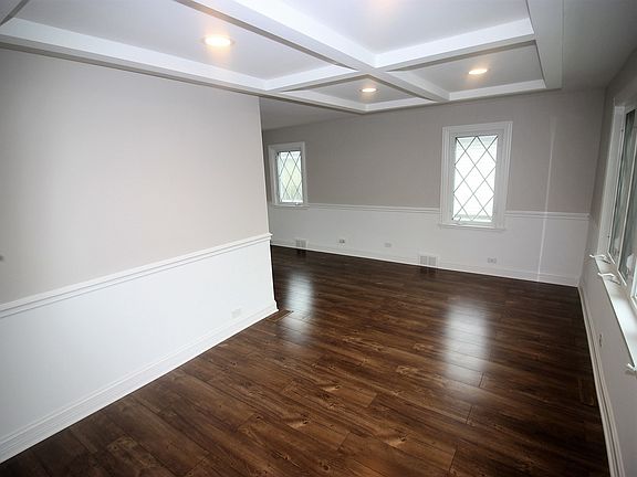 2nd image of 390 Pine Ave