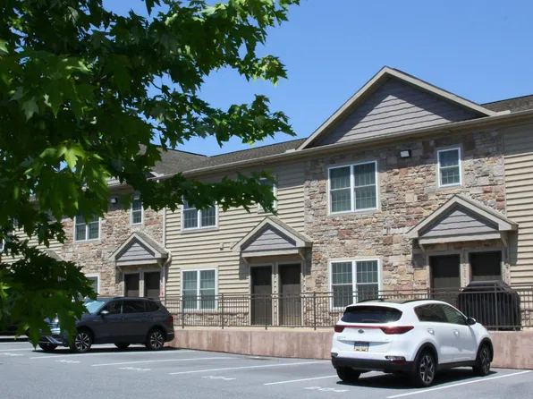 103 Fulton St, Akron, PA