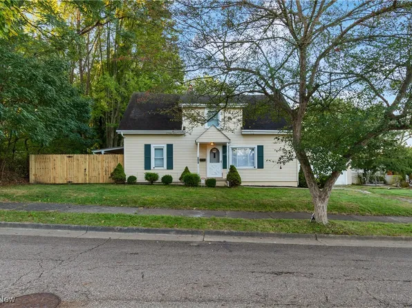 2948 Trenton Rd, Akron, OH 44312