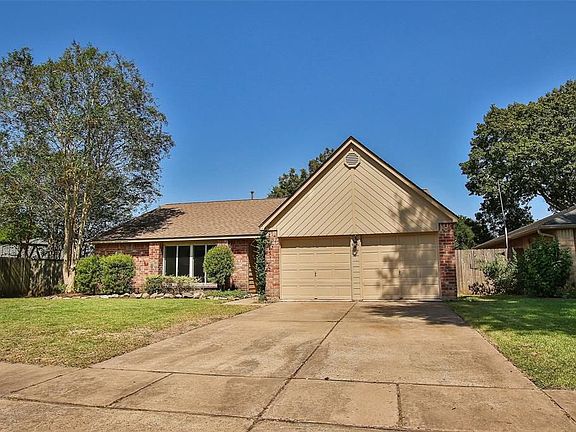 3rd image of 2419 Glen Haven Ln