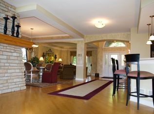 532 Moose Lake Dr, North Aurora, IL 60542