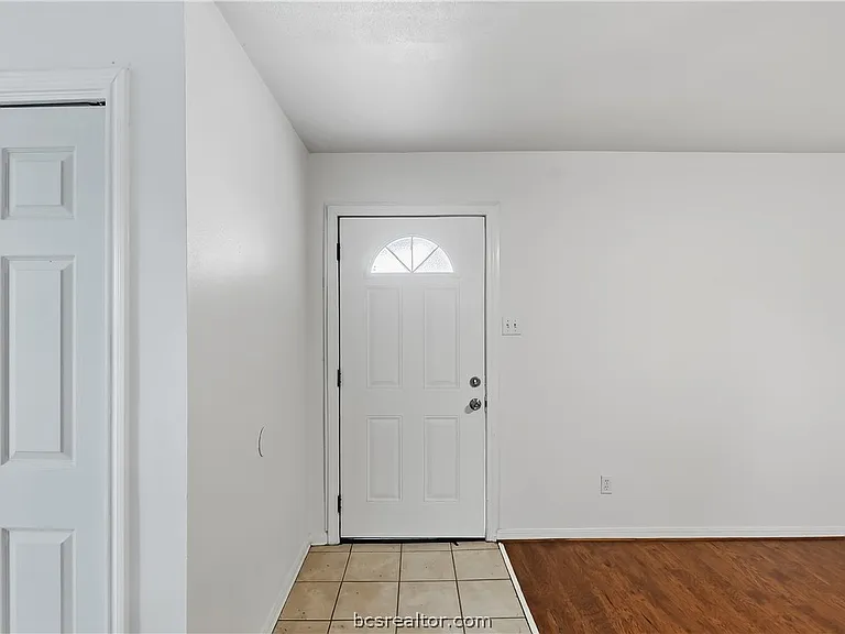 1411 Hawk Tree Dr — Photo 4