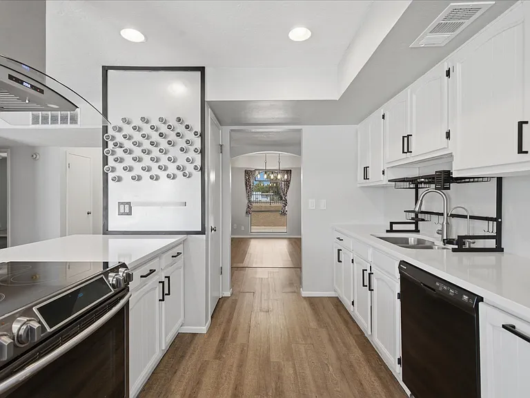 835 S 75th St — Photo 9