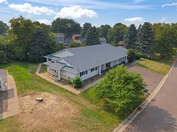 1105 Bartosh Ln APT 1, River Falls, WI 54022