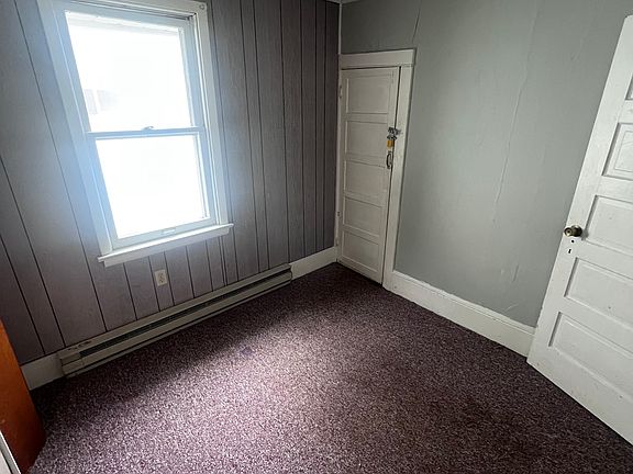 4th image of 16 E Railroad St