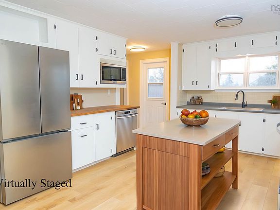 3rd image of 89 Stoney Island Rd