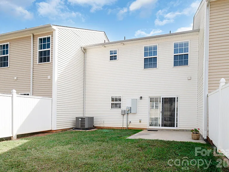 558 Calen Ln — Photo 39