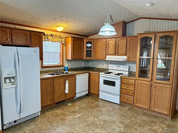 4th image of 54 Fairport Rd
