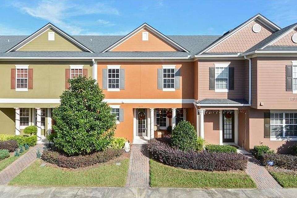 Tidy, safe little gated neighborhood!