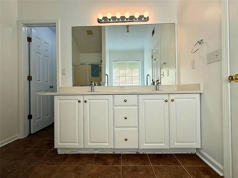 2029 Manor Oak Ln — Photo 15