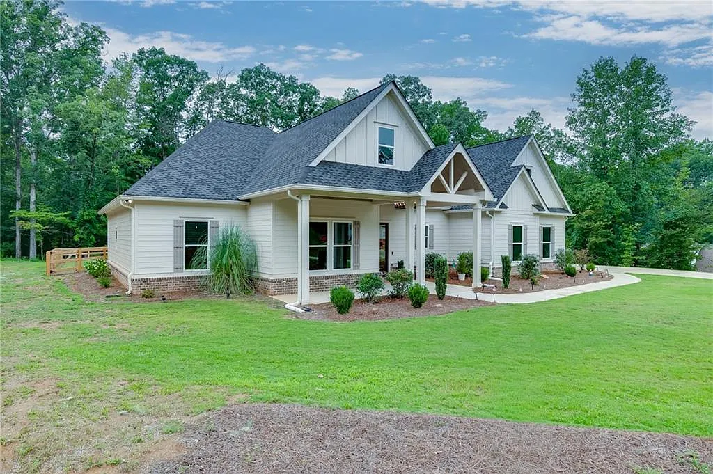 4 bed, 2.5 bath, 2793 sqft, $3,000 — Photo 3