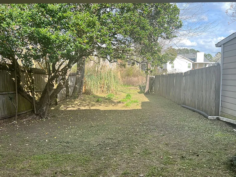 137 N Springs Ct — Photo 22