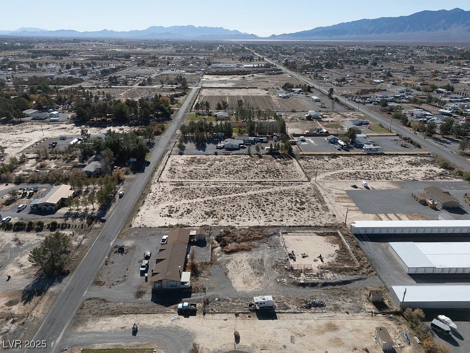 2nd image of 4730 Jackie St
