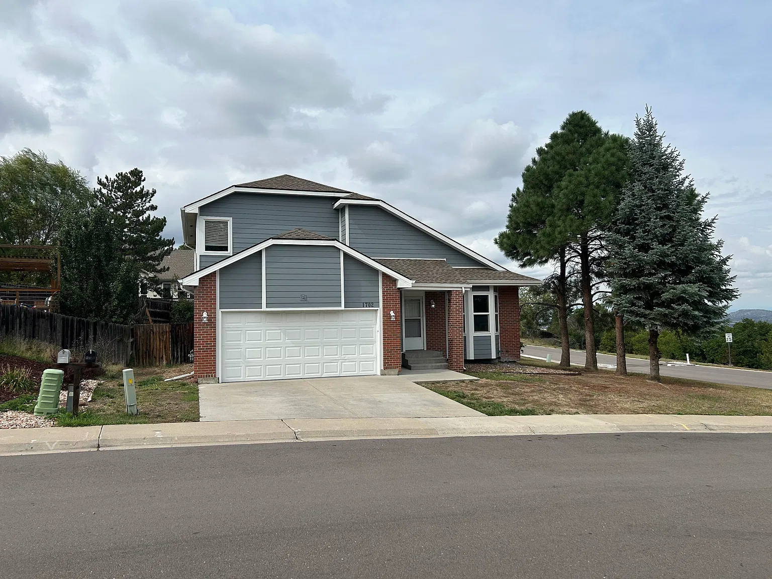 1702 Foxfield Dr — Photo 1