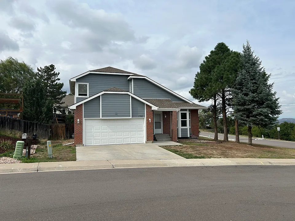 1702 Foxfield Dr