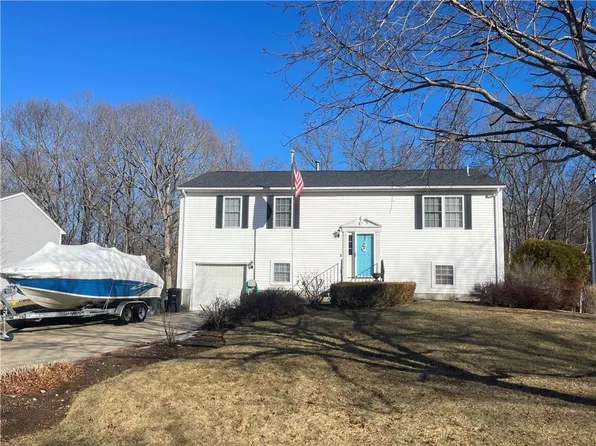 15 Remington Farm Dr, Coventry, RI 02816