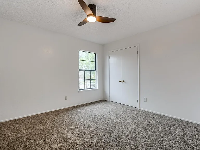 434 Wellington Dr — Photo 11