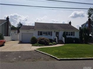 6 Adelaide St, Huntington Station, NY 11746