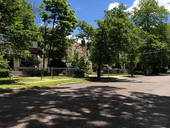 5th image of 18 Hotchkiss Pl