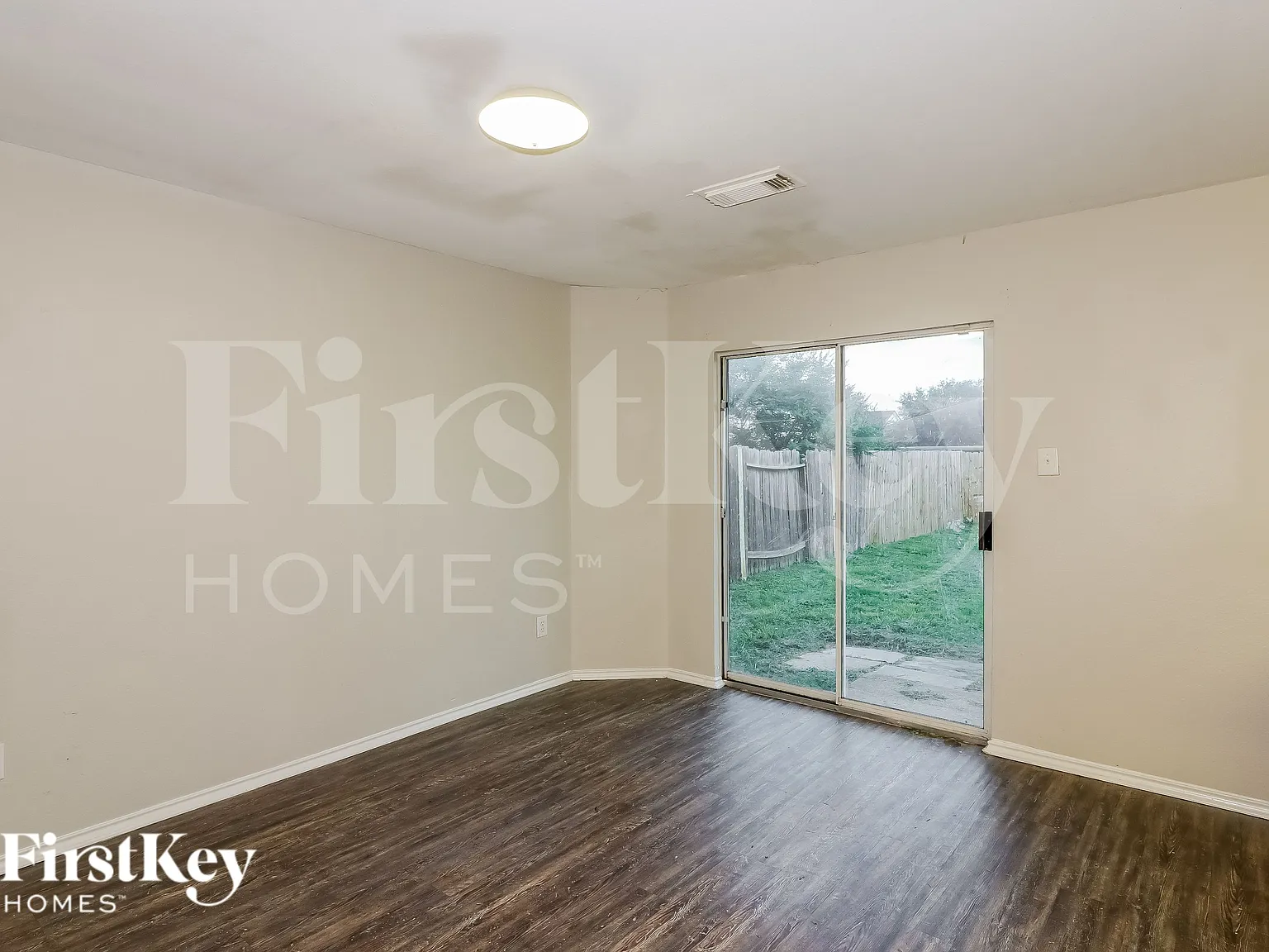 3 bed, 2.5 bath, 1837 sqft, $1,945 — Photo 4