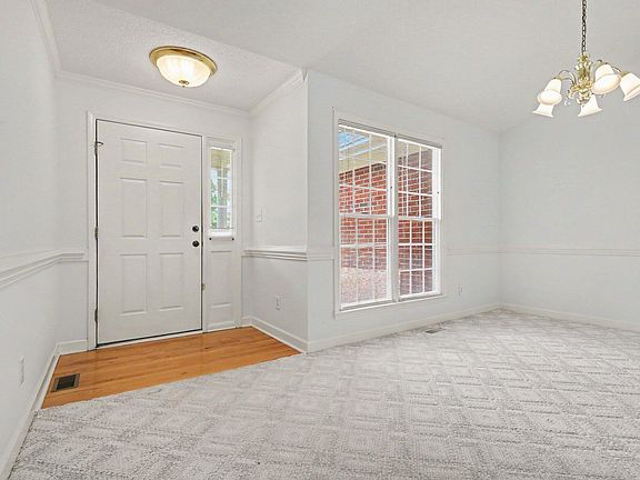 4th image of 1006 Loganberry Ct