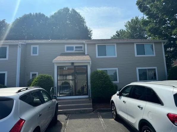 42 Saint Kolbe Dr APT A, Holyoke, MA 01040