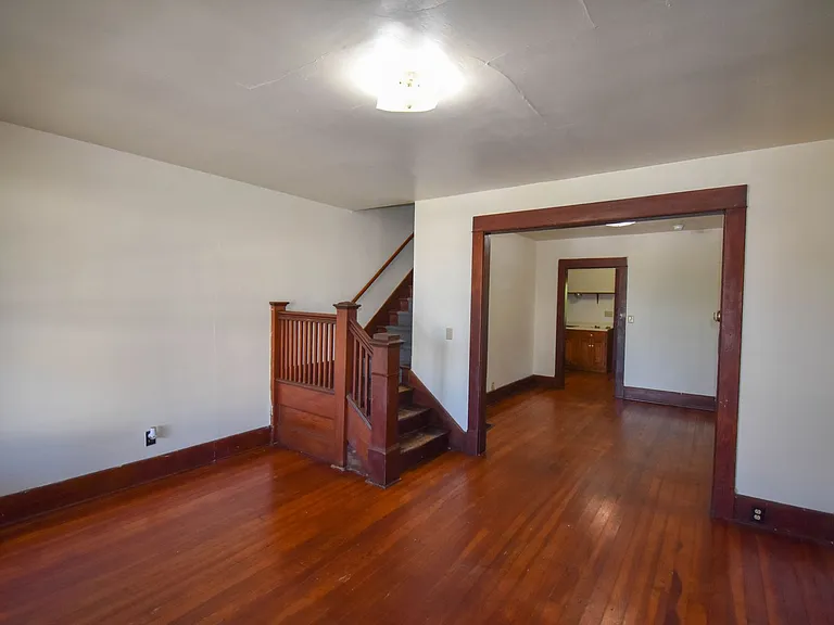 203-205 S Summit St — Photo 3
