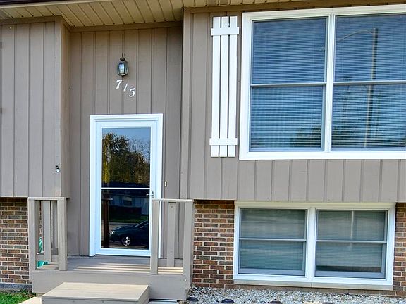 3rd image of 715 Linden Ct