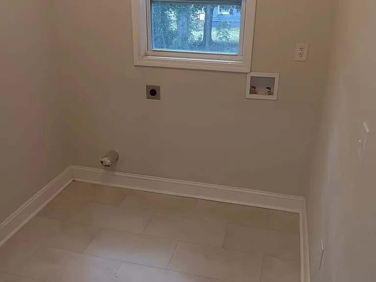 246 Mathewson Pl SW — Photo 14
