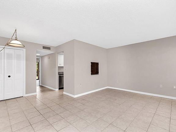 4th image of 8 QUAILS RUN BOULEVARD #4