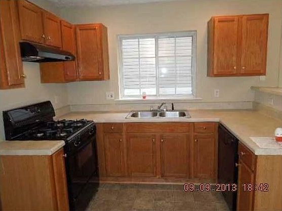 3rd image of 941 Windcroft Cir NW