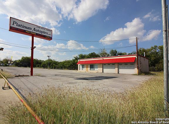 3rd image of 1619 SE Military Dr