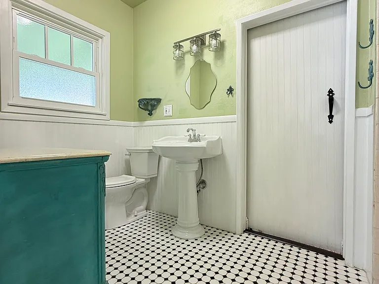 617 Grove St — Photo 10
