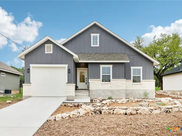 1301 Green Meadow Ln, Spring Branch, TX 78070