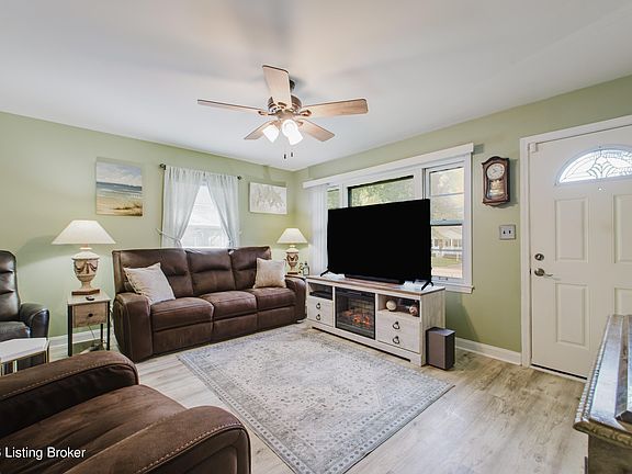 3rd image of 6001 Middlerose Cir