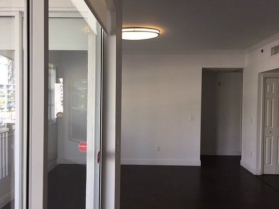 4th image of 3125 NE 184th St APT 1304