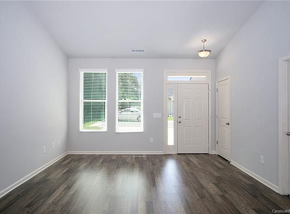 4th image of 125 N Island Village Dr