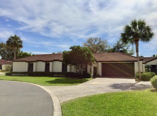 1940 Maple Cir, Tavares, FL 32778