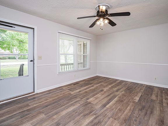 4th image of 2594 Exeter Dr