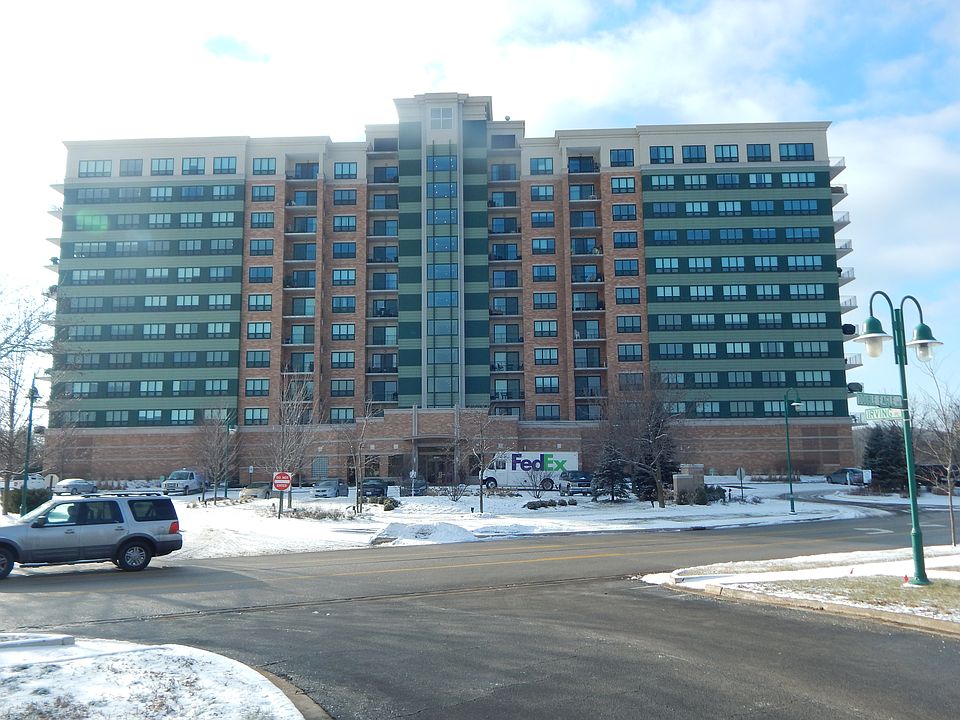 Full-amenity building