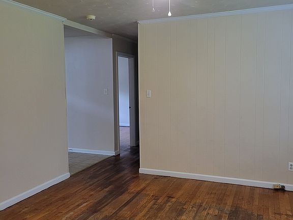 4th image of 424 Parkwood Ct