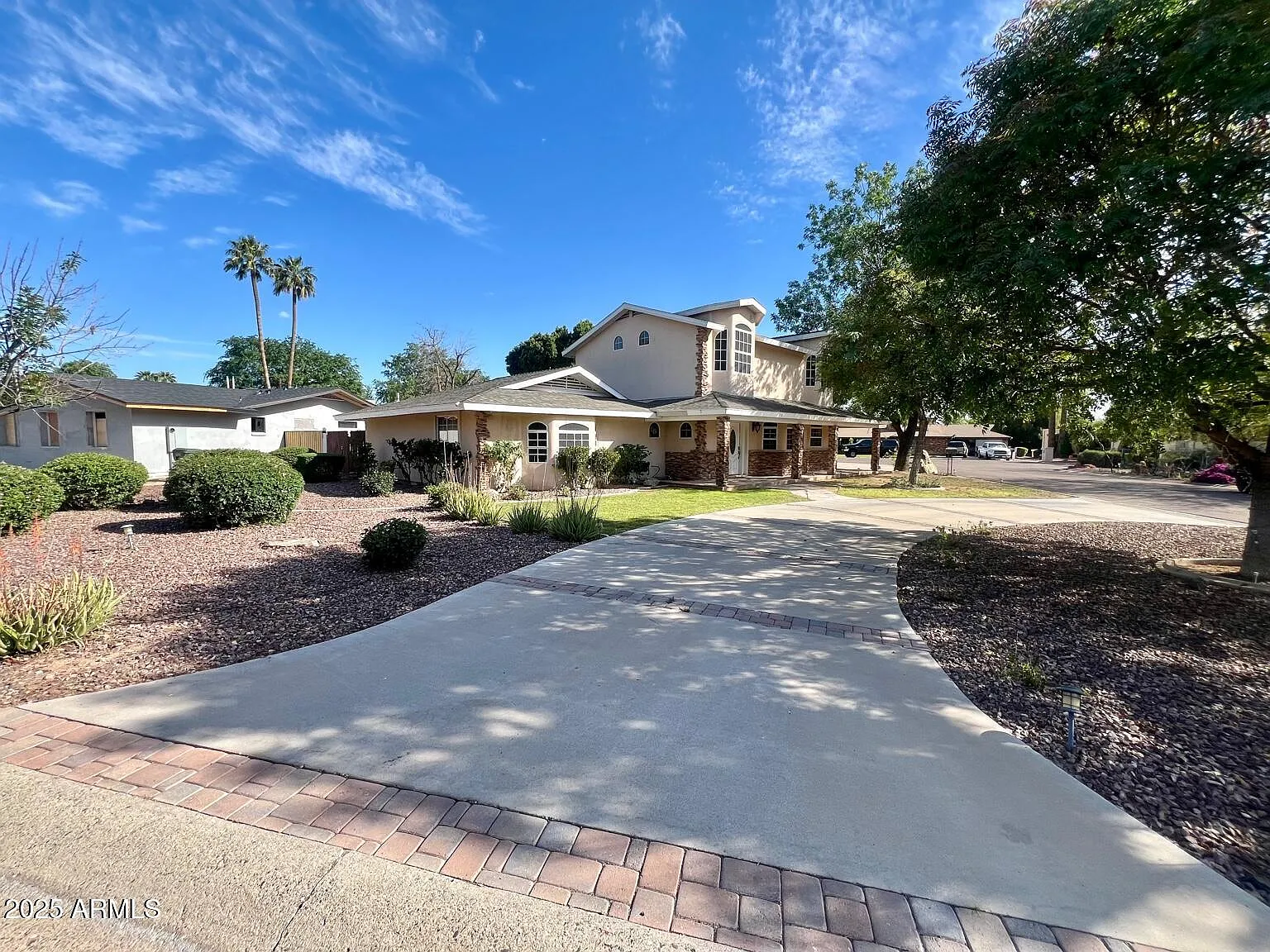 3 bed, 3.0 bath, 2478 sqft, $5,000 — Photo 2