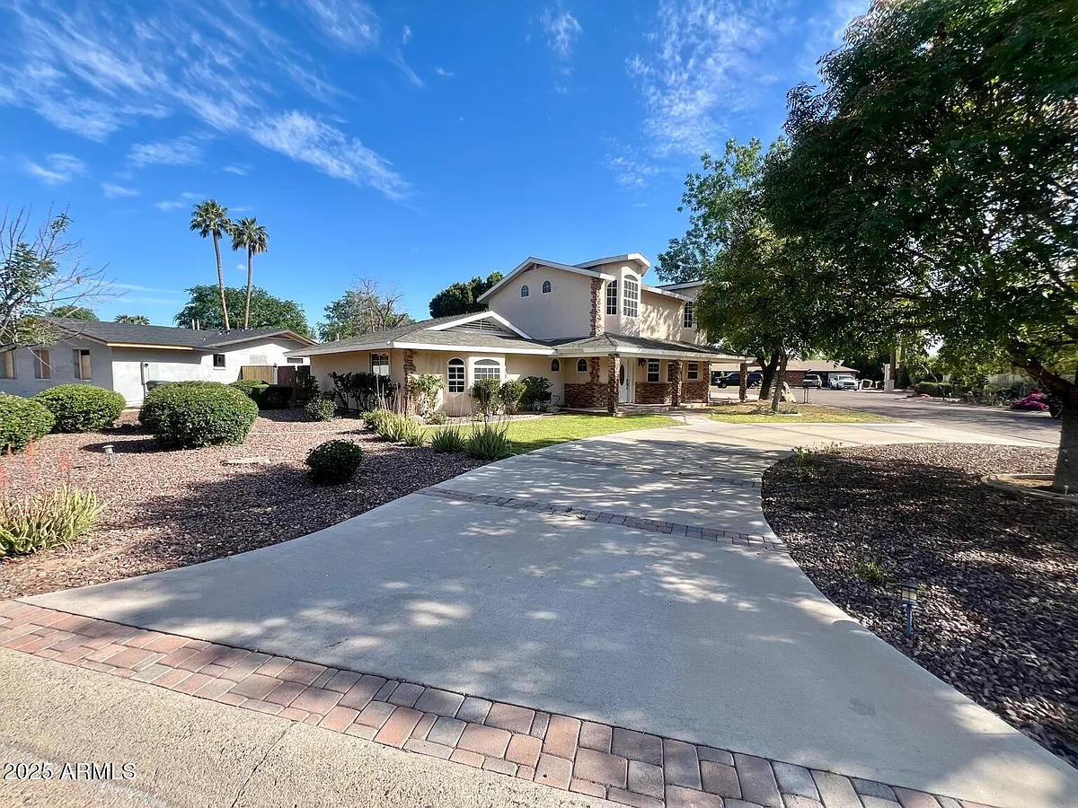 Building Photo - 219 W Harmont Dr
